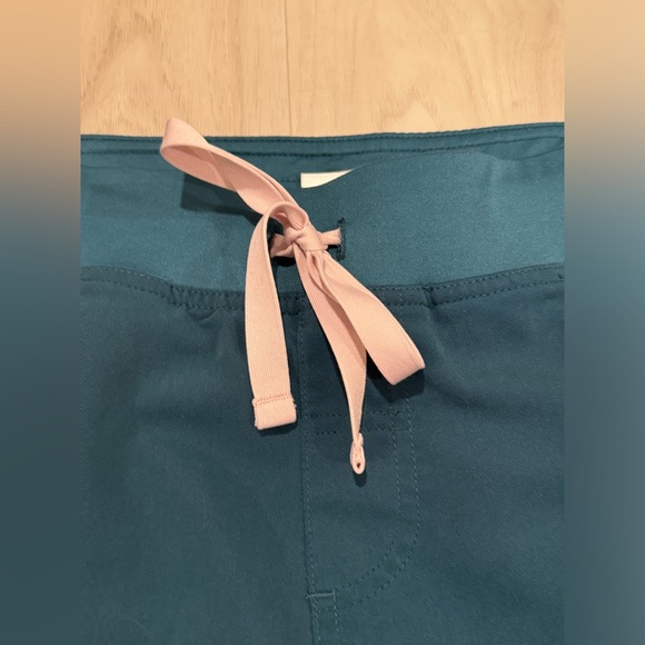 FIGS Caribbean Blue Kade Cargo Pants - Picture 5 of 6